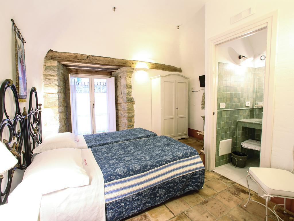 I Templari Di Alberona Hotel Phòng bức ảnh